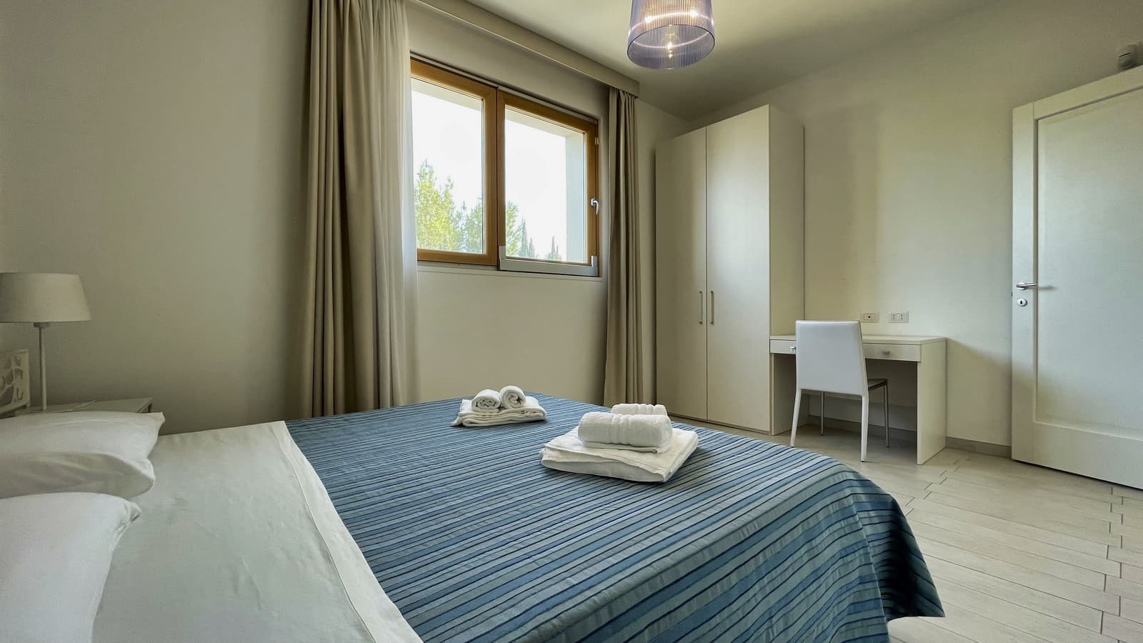 Balcón amueblado de un apartamento Deluxe