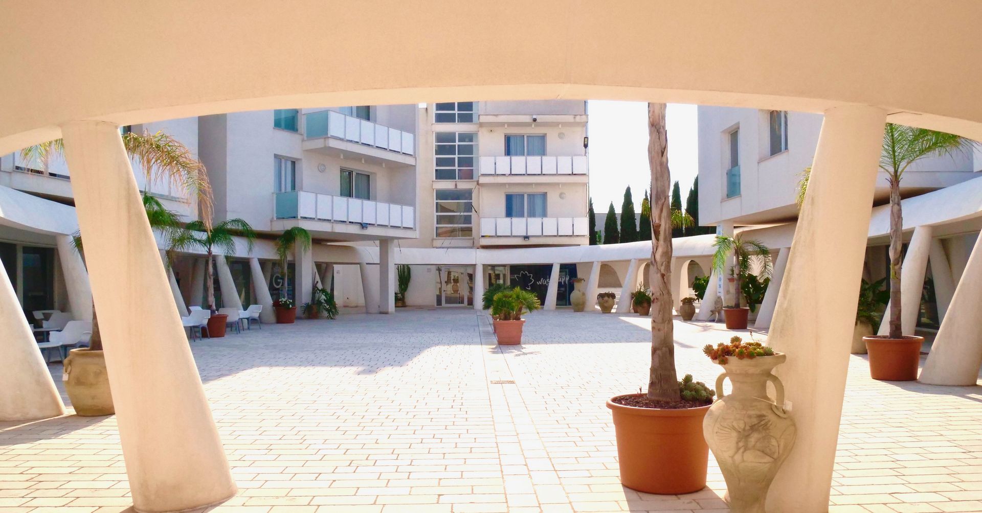 Entrance and courtyard of Corte di Leuca Residence